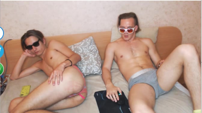 TWO HOT RUSSIAN BOYS IN CAM 33