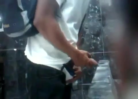 Veegon se la jala en el baño