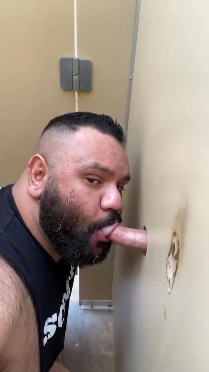 Gloryhole: Pig adds another GH load to beard - ThisVid.com