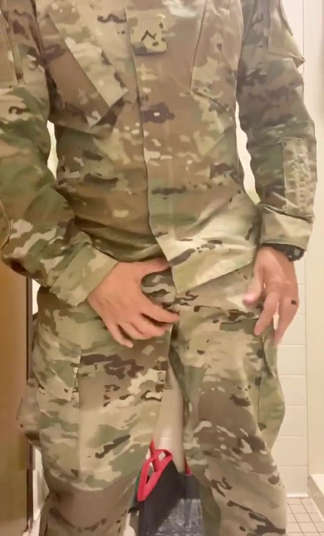 US Army guy - exhibitionist