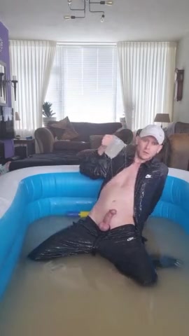 Hot gunge pig's living room slime pool