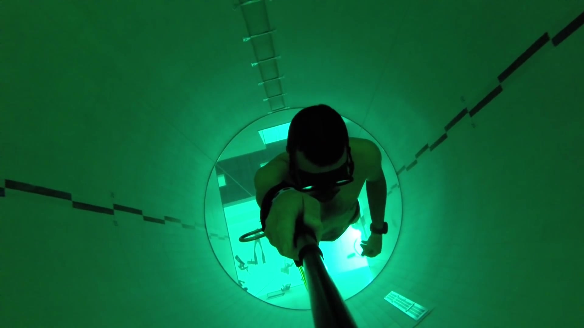 Hot bearded freediver breatholding underwater in speedos