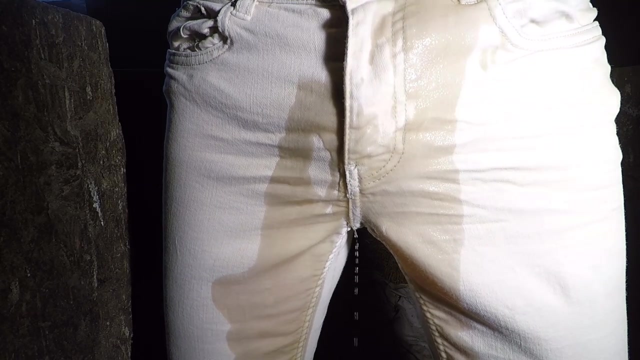 Pissing my new white jeans for the first time