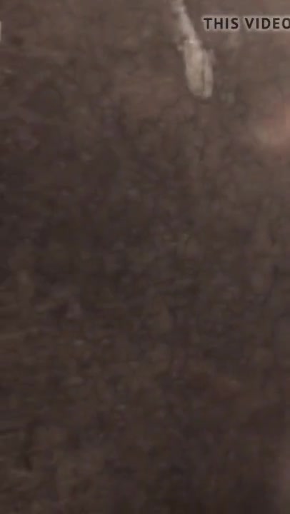 Mens pissing together 2