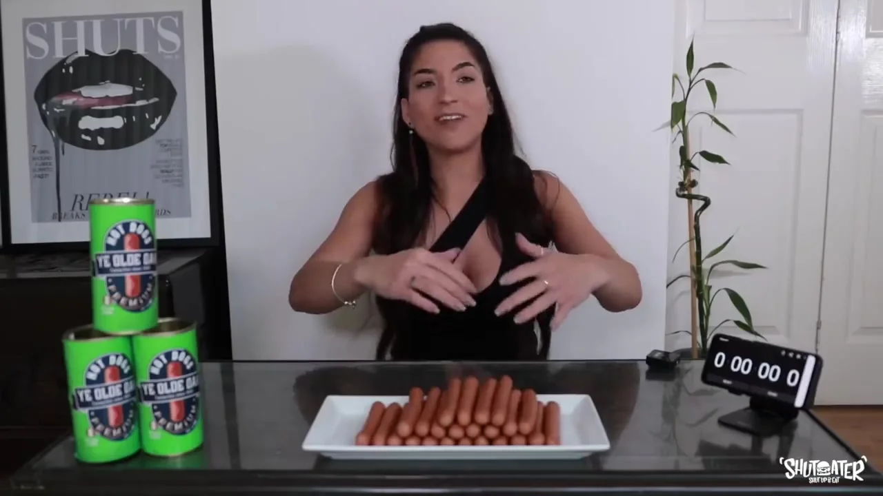 Swallowing whole Hot Dogs - ThisVid.com на русском