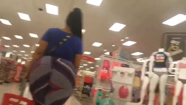 Thick ass in Walmart