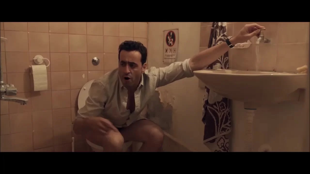 Movie toilet scene - video 3 - ThisVid.com em inglês