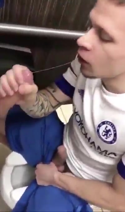 Young cum addict works BWC in stall