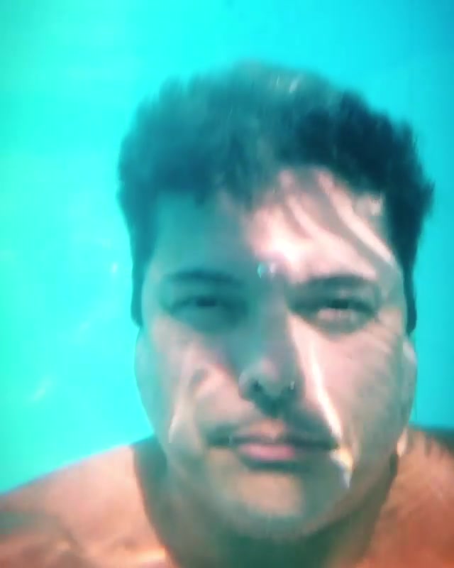 Barefaced beefy hottie breatholding underwater in pool
