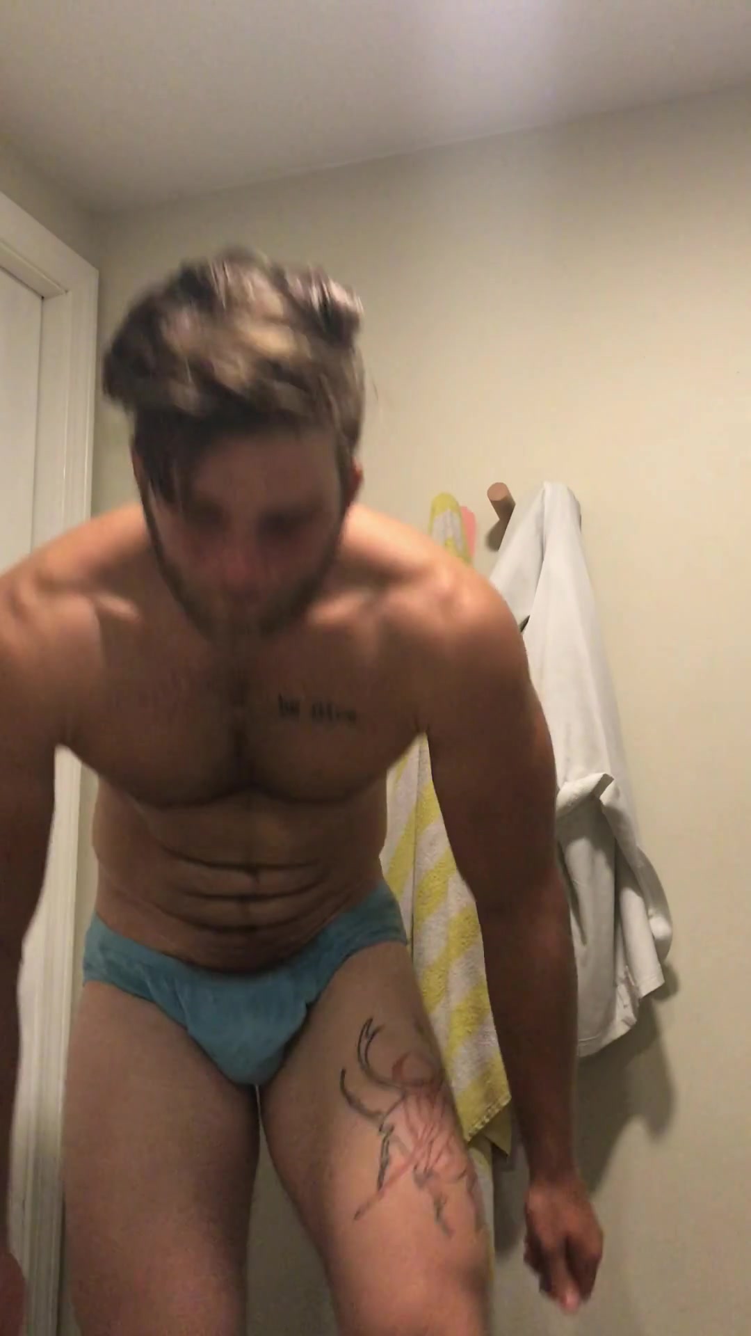Jerking off in the bathroom - video 3