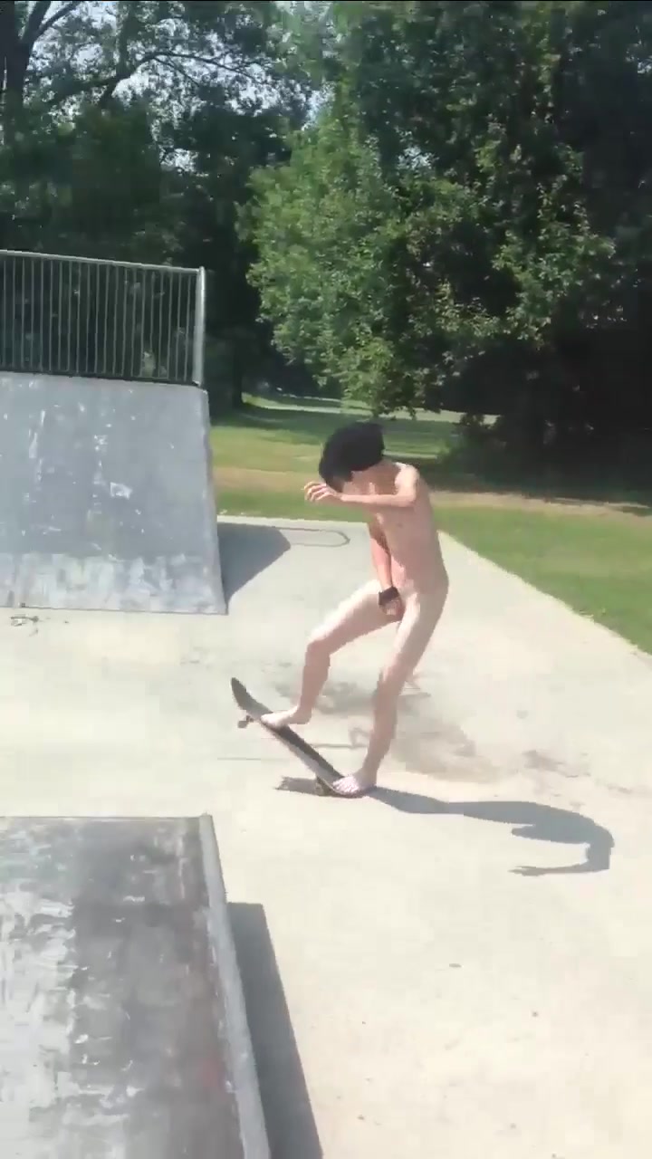 Naked Skater Boys
