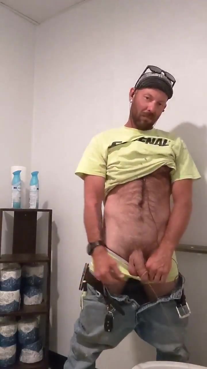 GAY REDNECK WITH NO SHAME PISSING 12
