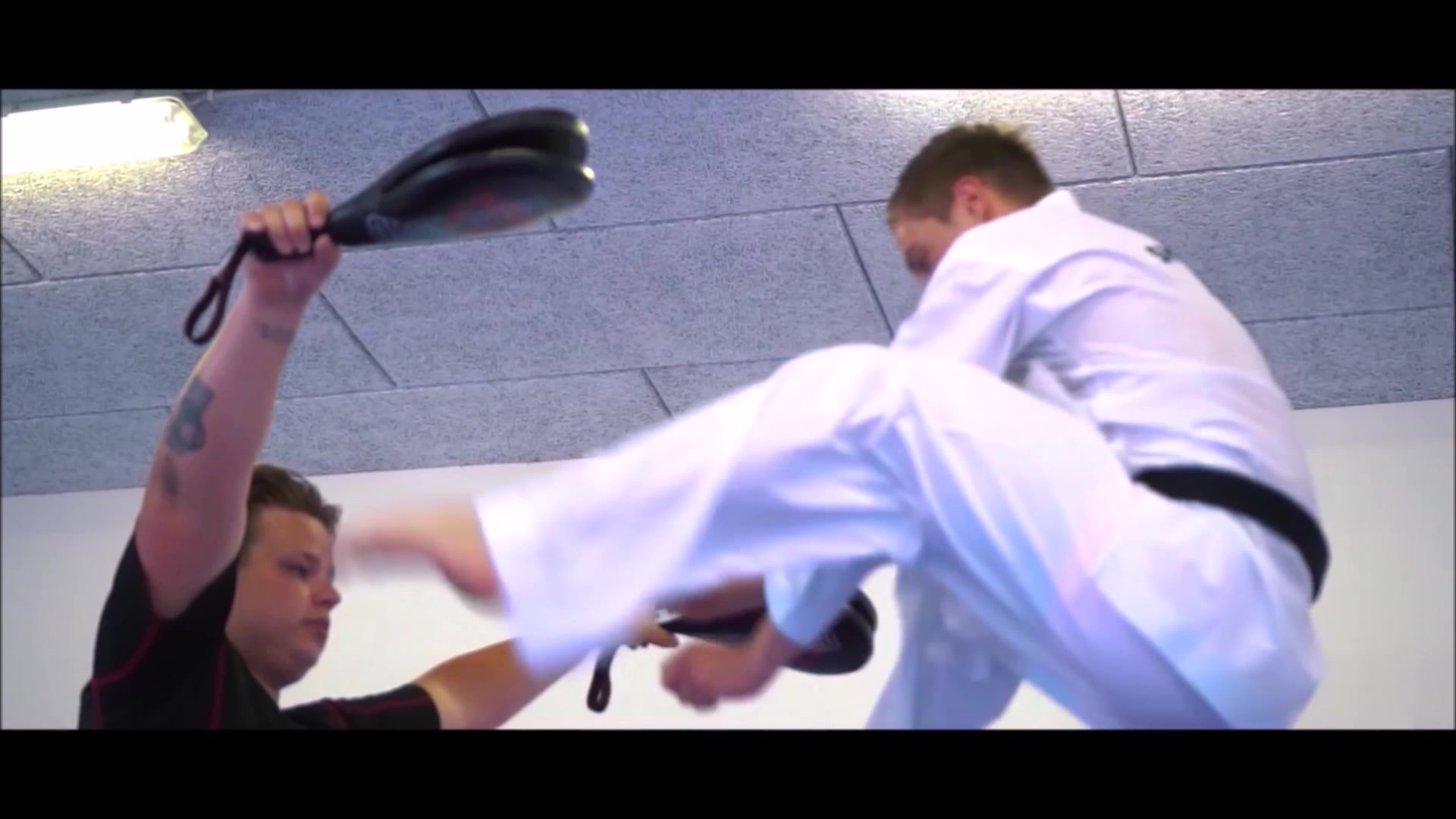 Taekwondoin Shows The Power Of His Kicking Feet