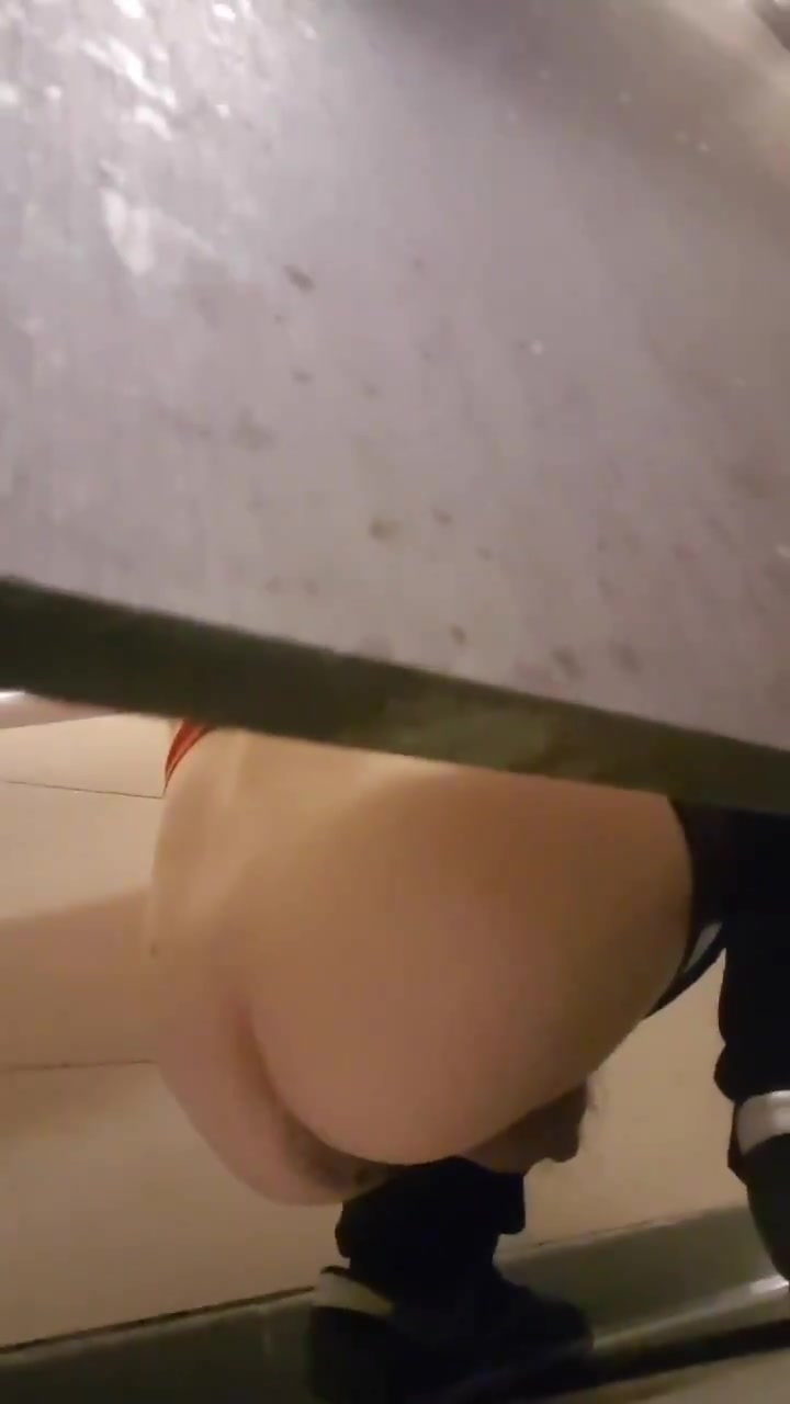 Chinese toilet voyeur 1 - video 3
