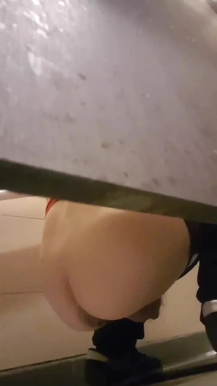 Chinese toilet voyeur 1 - video 3 - ThisVid.com