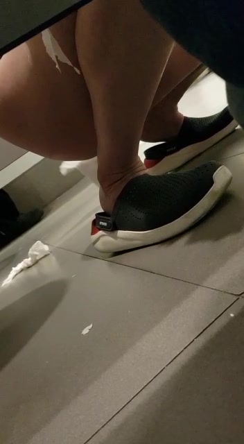spy toilet - video 257