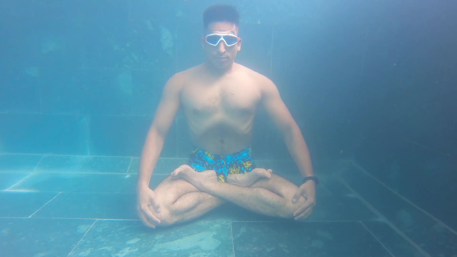 Underwater breathold yoga