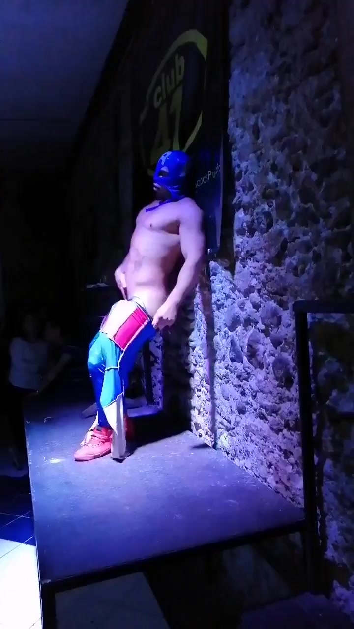 REAL HUGE LATINO STRIPPER ON STAGE