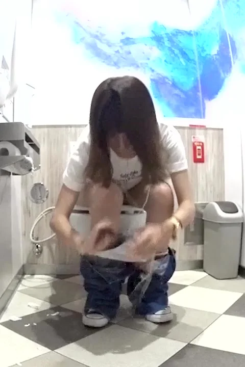 Japanese Toilet Peeing Mall T