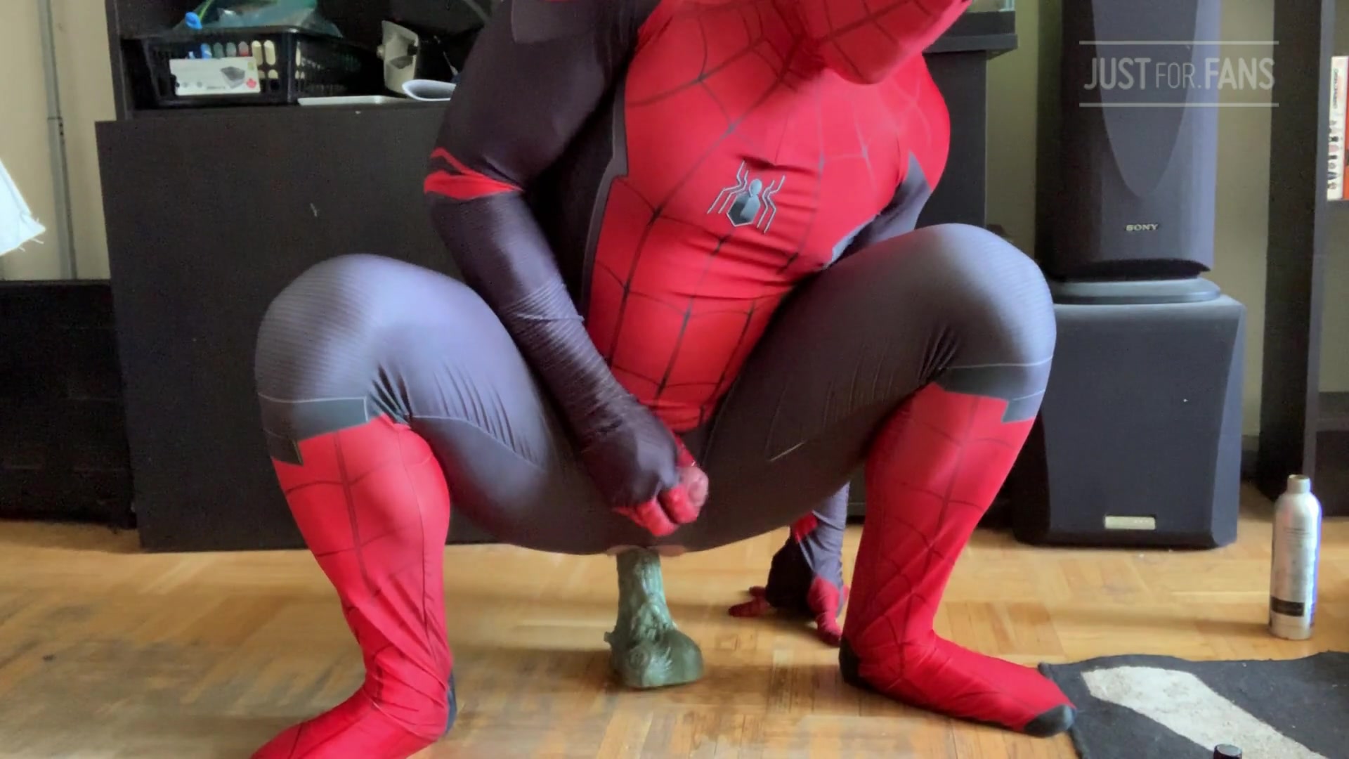 Spiderman rides hulk dildo 