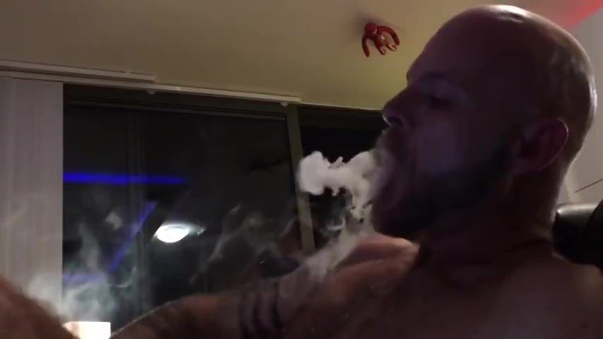 Beautiful lung feeding by talented sexy smokestud