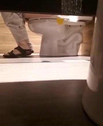 Understall Toilet Spy - Granny pissing