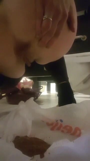 sexy milf shitting and pissing - video 5