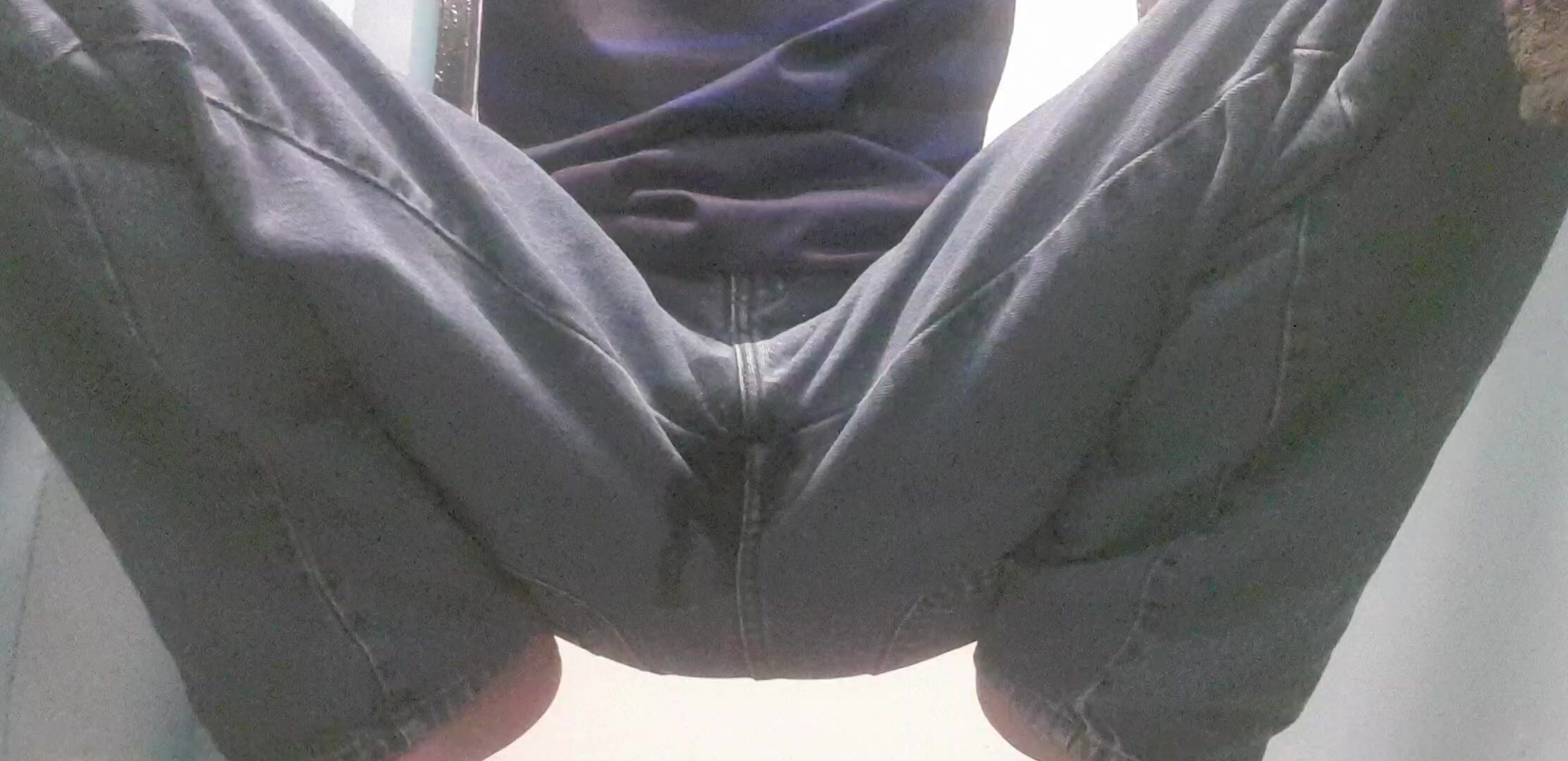 PIssing my baggy jeans