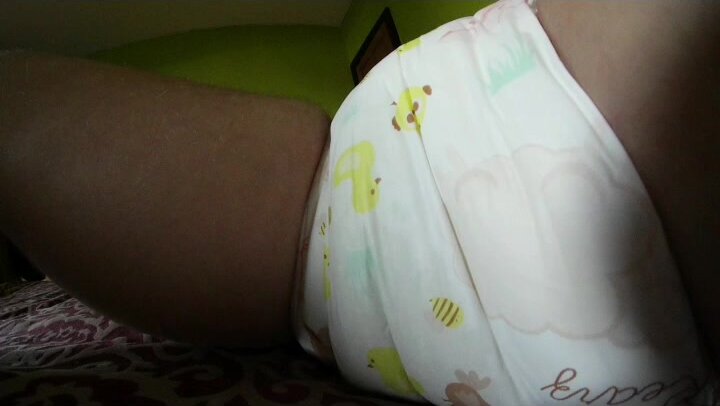 Wet and messy diaper - video 5