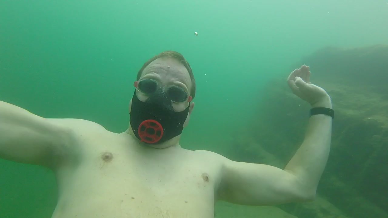 underwater with trainingsmask