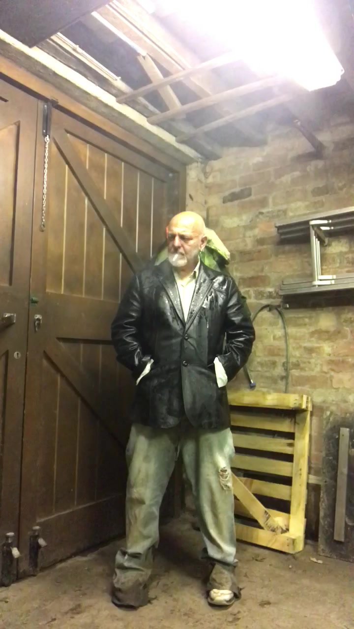 Quick smoke and piss - video 2