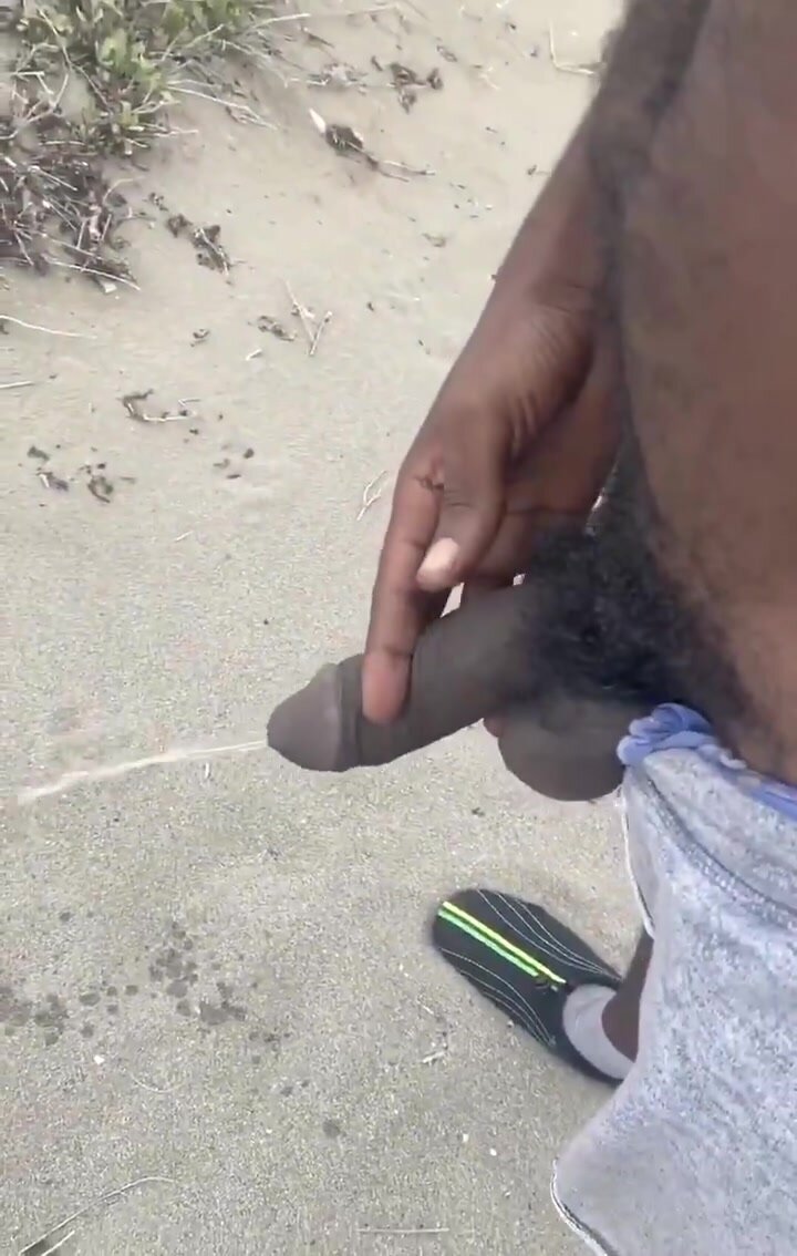 720px x 1134px - Pee play: big jamaican dick pissing at a beach - ThisVid.com