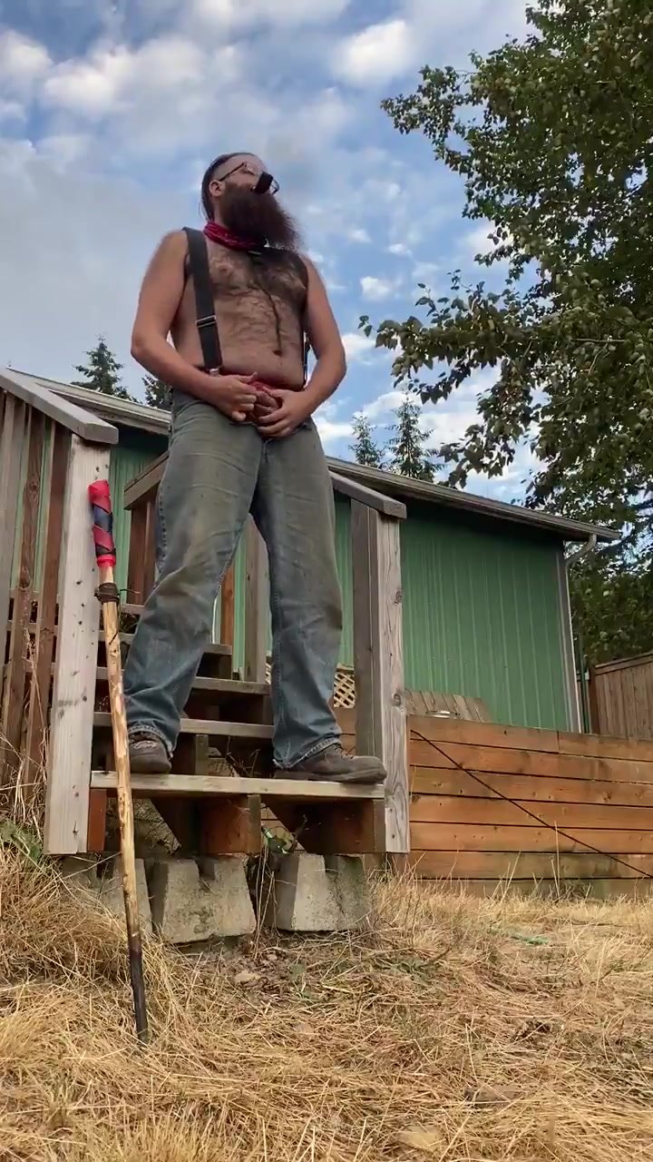 REDNECK DADDY PISSING OUTSIDE