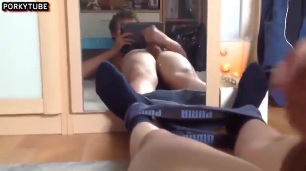 Twink whit Ipad Jerks in Front a Mirror cumshot