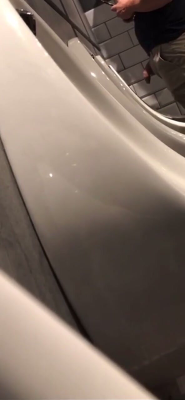 Spy Urinal Piss - video 2