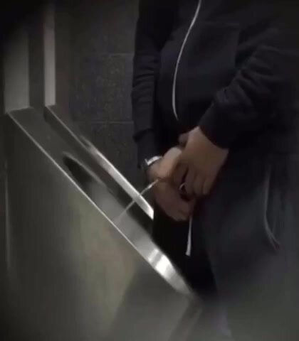 Spy Mall Piss
