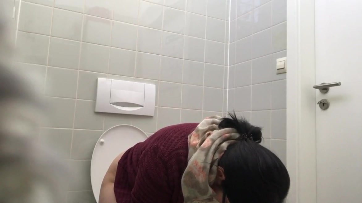 My coworker peeing