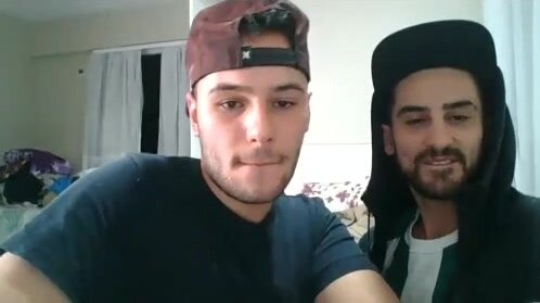 2 Bi brazilian friends have fun on cam - HOT!!