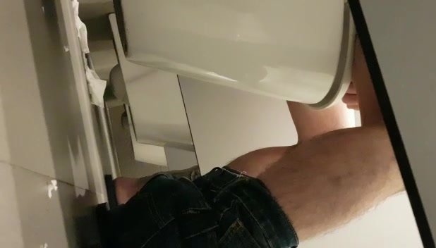 spy toilet - video 300