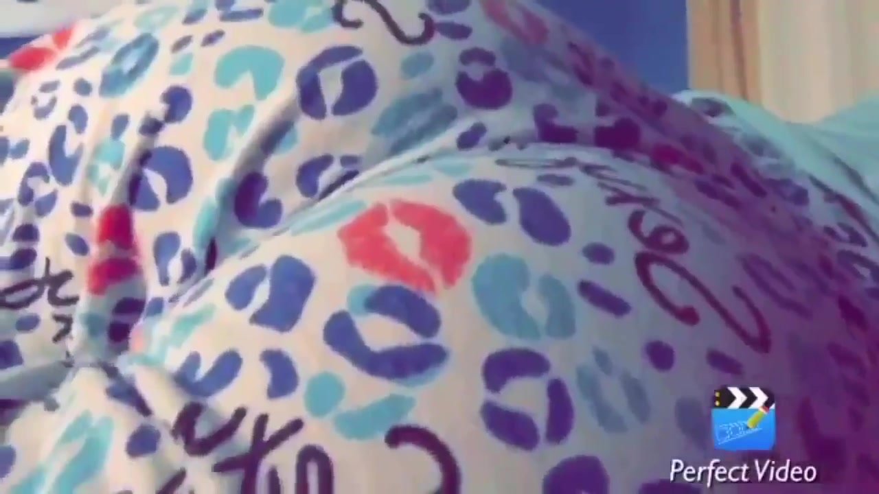 Sexy girl fart - video 6