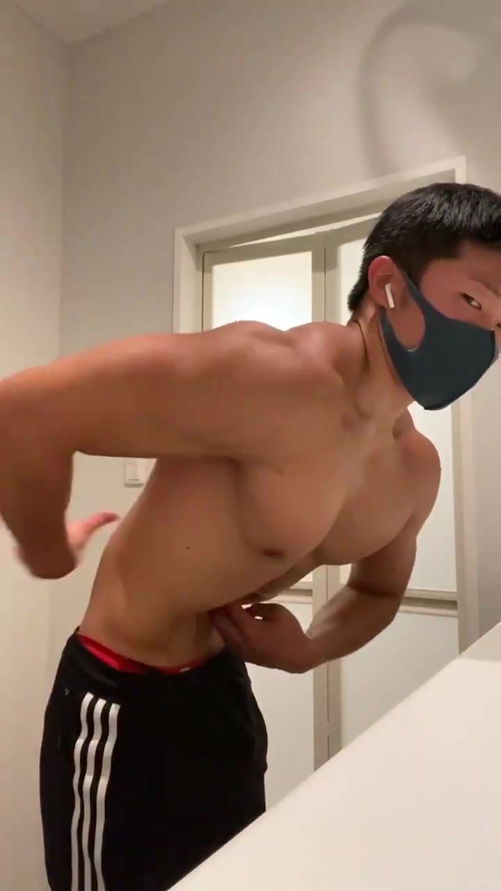 Young Japanese clean muscles (short)