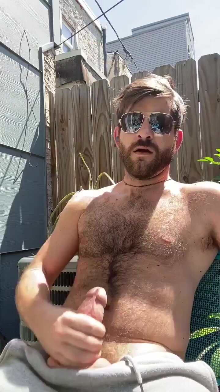 Furry smoke cub hits some poppers and ejacs for the cam