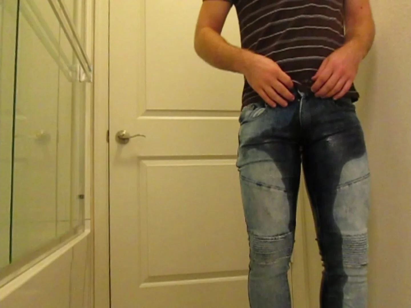 Morning jeans piss and shower - thisvid.com