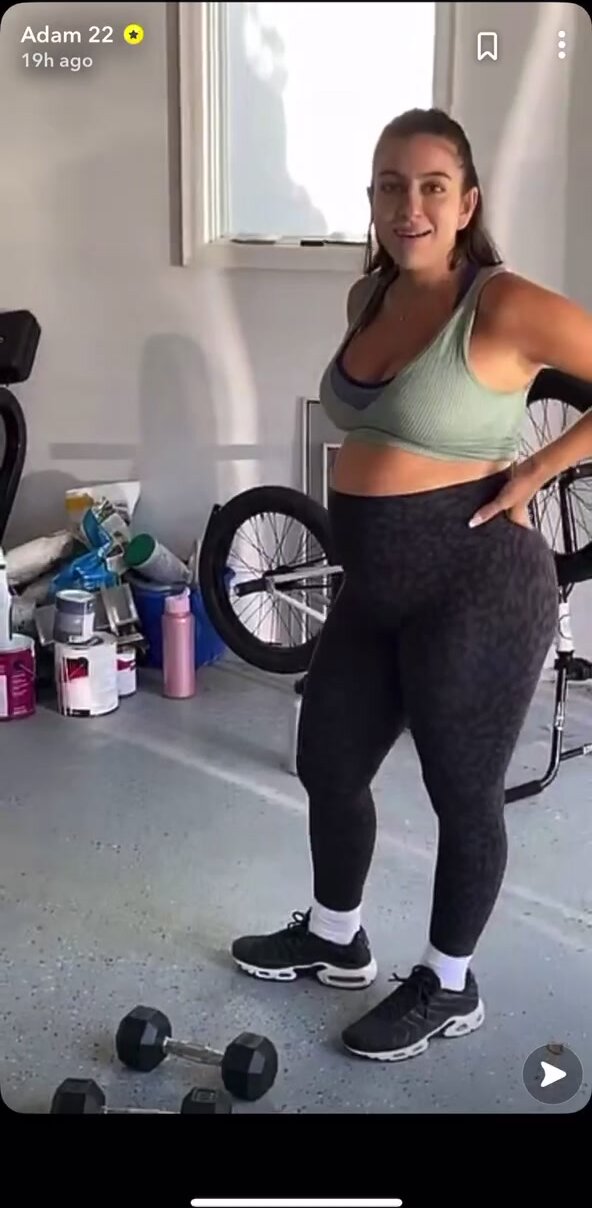 Massively pregnant slut gives Snapchat a show