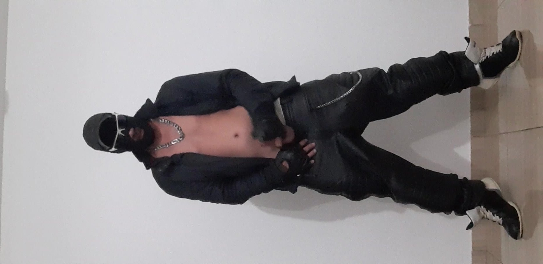 Full leather saggers ,sneakers and smoking - video 2