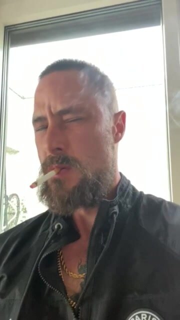Sexy Cig smoker