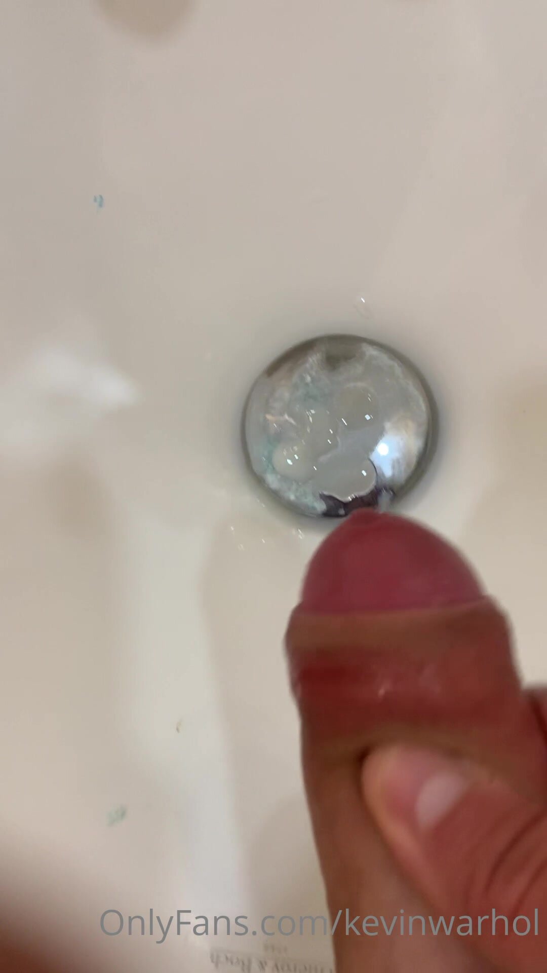 CUTE KEVIN CUMMING IN TOILET