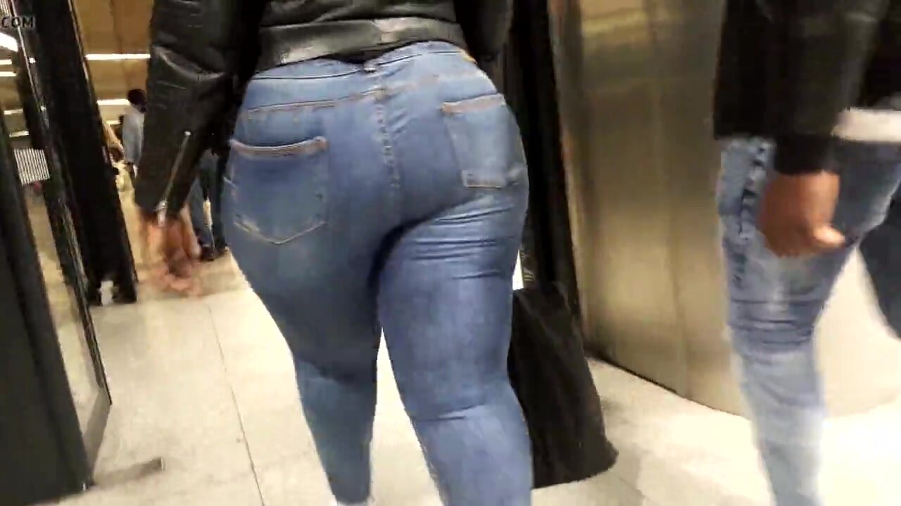 Huge ebony ass