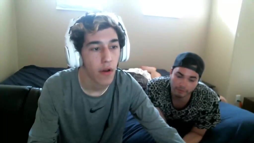 Str8 guy with gay friend first time