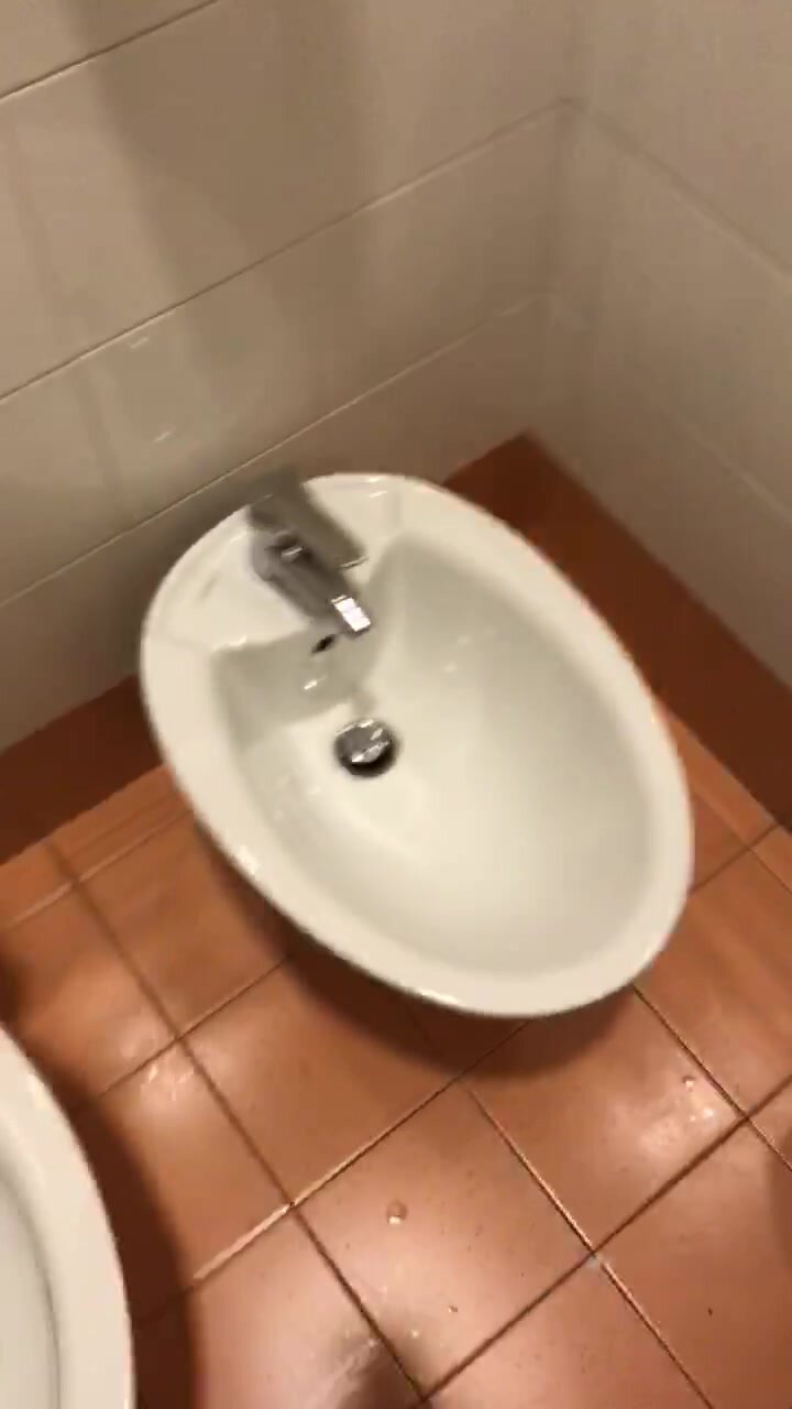 Pissing At Restaurant Thisvid Com